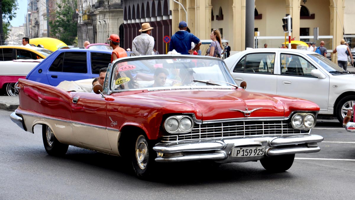 Gehörte zur automobilen Oberklasse: der 1957 Chrysler Imperial Crown, Convertible