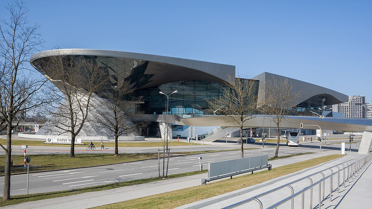 Bobby Brauer Gibt Gas In Der Bmw Welt Munchen