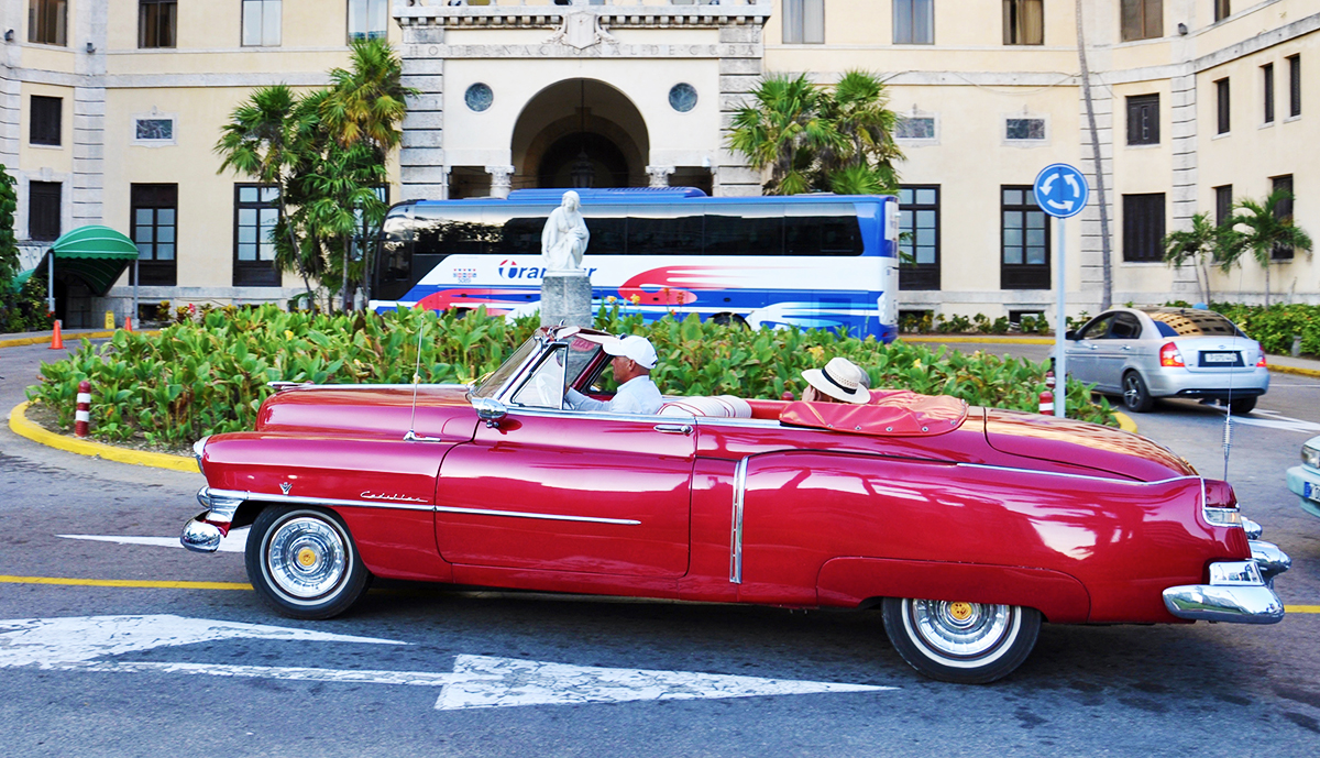 So fährt man im Grand Hotel Nacional de Cuba standesgemäß vor: 1954 Cadillac Eldorado Convertible