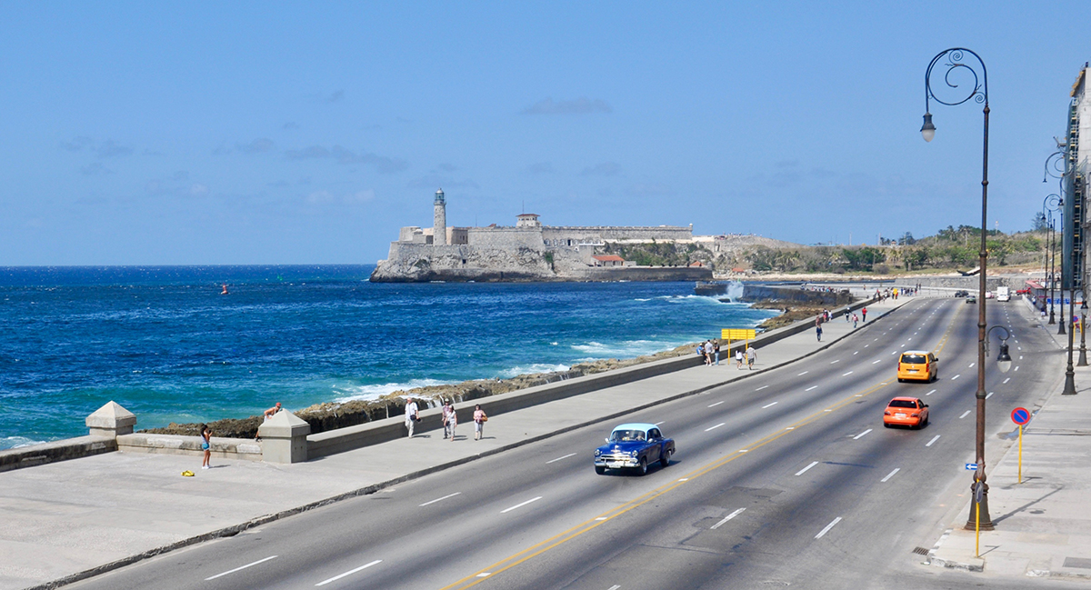 Restaurant Castropol: Herrlicher Blick von der Terrasse auf den Malecón und die Festung