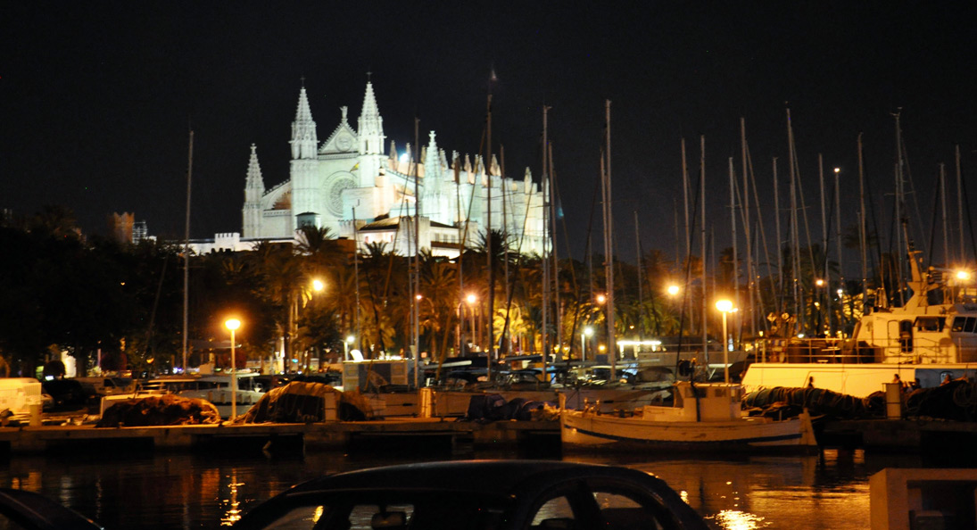 Can’Eduardo: Romatik pur, Hafen und Kathedrale im Abendlicht. Foto WR