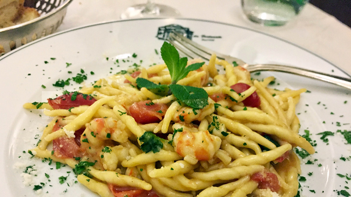 Fortunato: Troffie mit Scampi und Tomaten. Foto WR