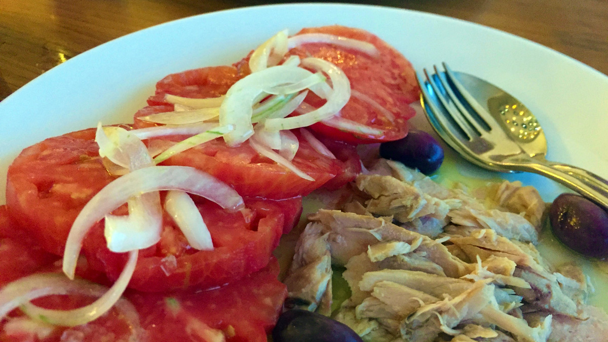 El Nautico: Tomatensalat mit Thunfisch. Foto WR