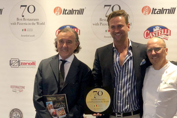 Bellucci Chef Adriano Hess bei der Verleihung des Pizza Awards mit Heinz Beck
