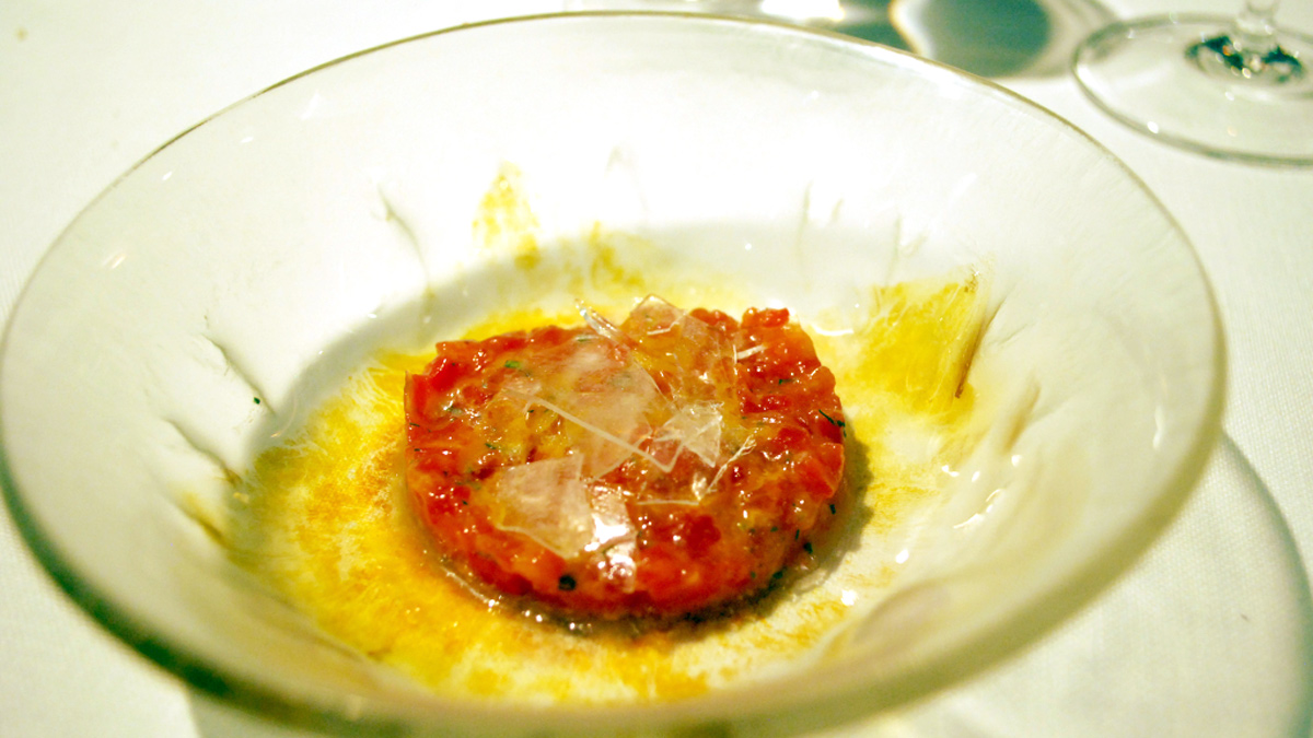 El Bulli: Tomatentartar mit gefrorenem Parmesan. Foto WR