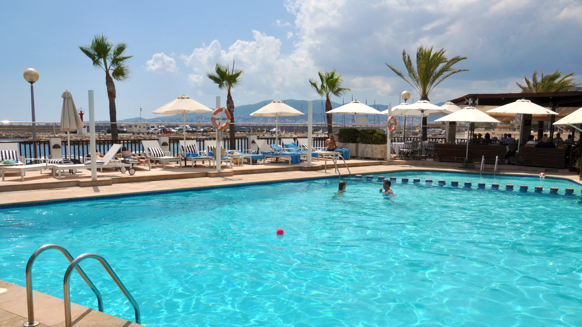 Hotel Portixol: Pool mit Meerblick. Foto WR