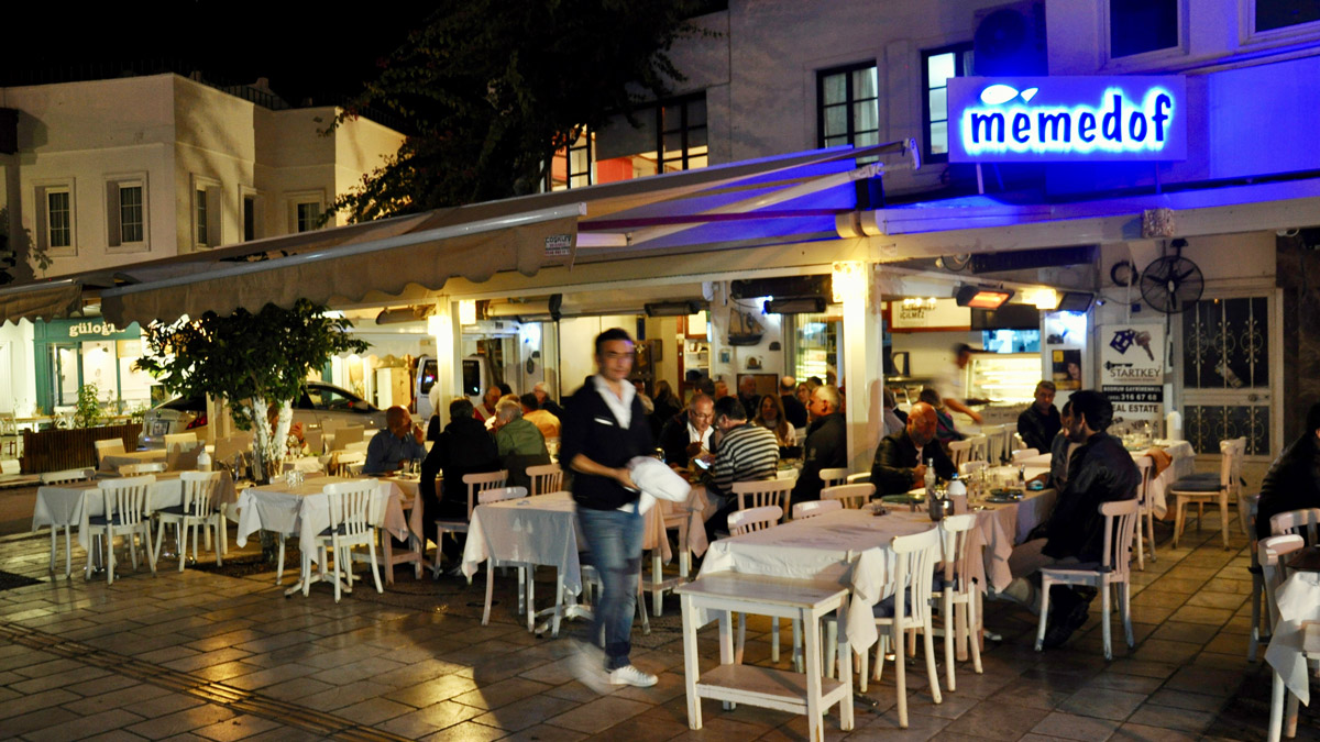Das „memedof“, beliebtes Fischrestaurant an der Promenade. Foto WR