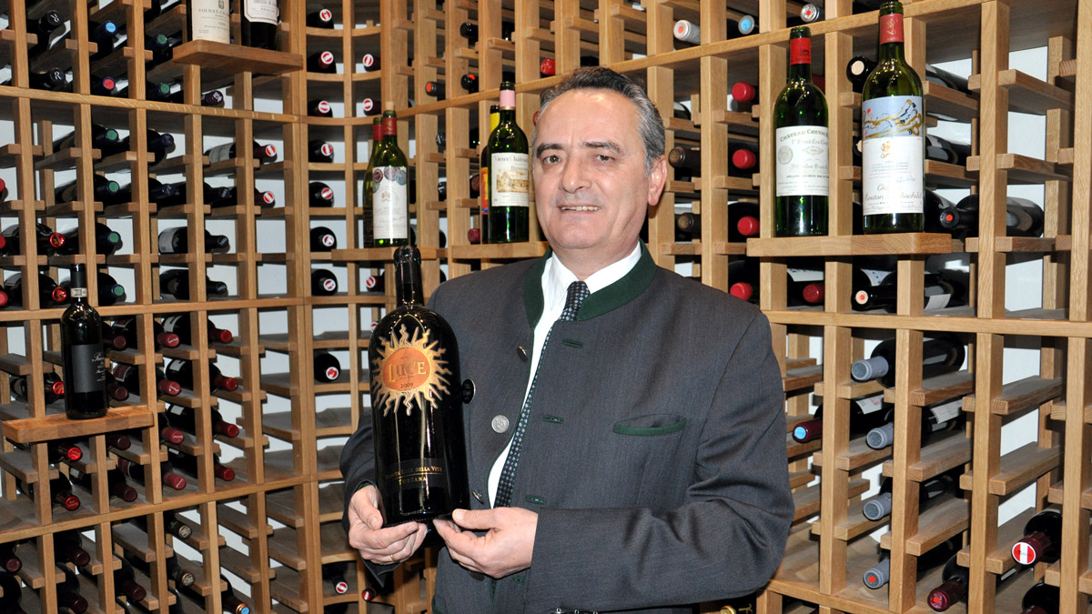 Herr über 900 Weine: Spitzen-Sommelier Guarino Tugnoli. Foto HvF