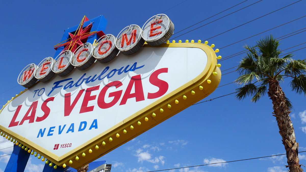 Hinten dem berühmten Las Vegas Schild beginnt der Strip. Foto JW