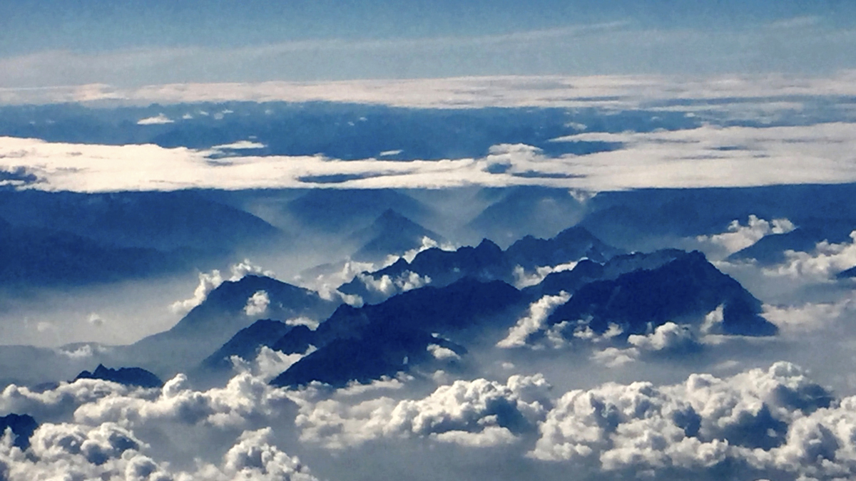 Immer ein Erlebnis: Der Flug über die Alpen. Foto HvF