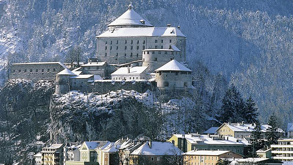Hoch über dem Inn und der Altstadt thront die Festung Kufstein.