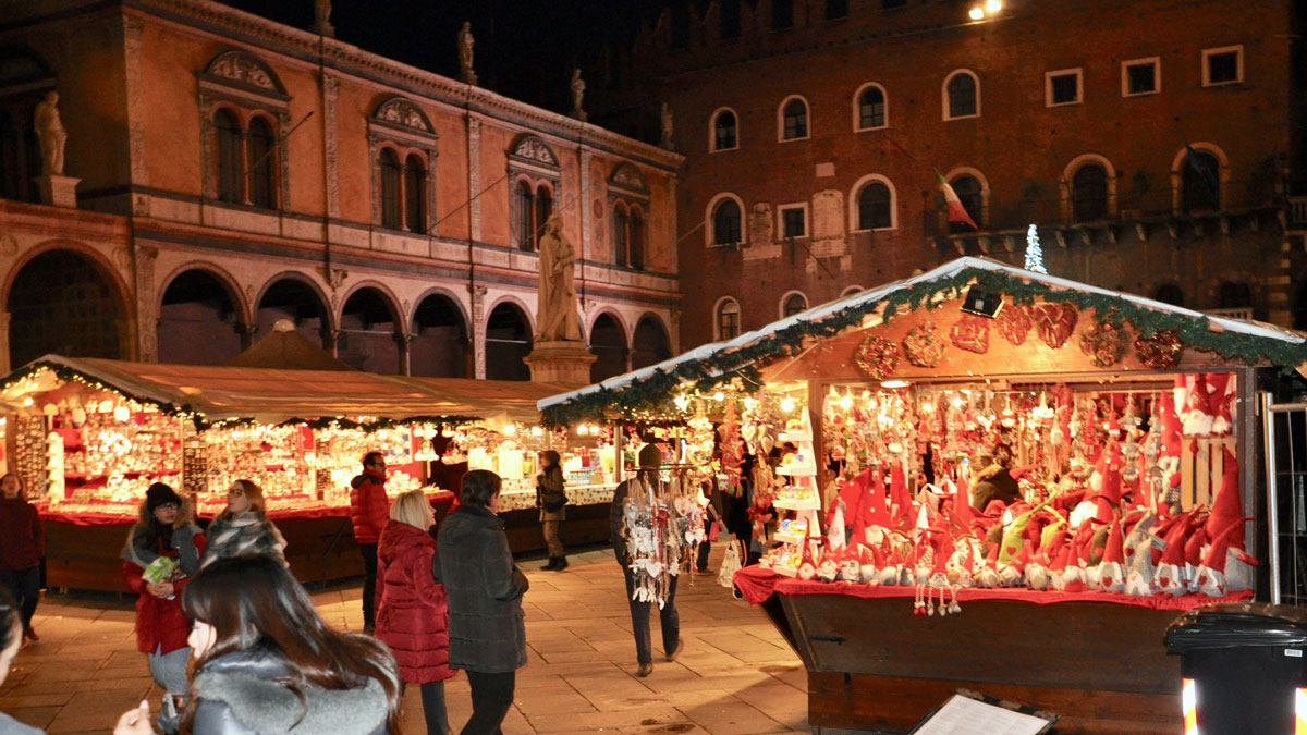 Weihnachtsmarkt im Palazzo della Ragione. Foto WR