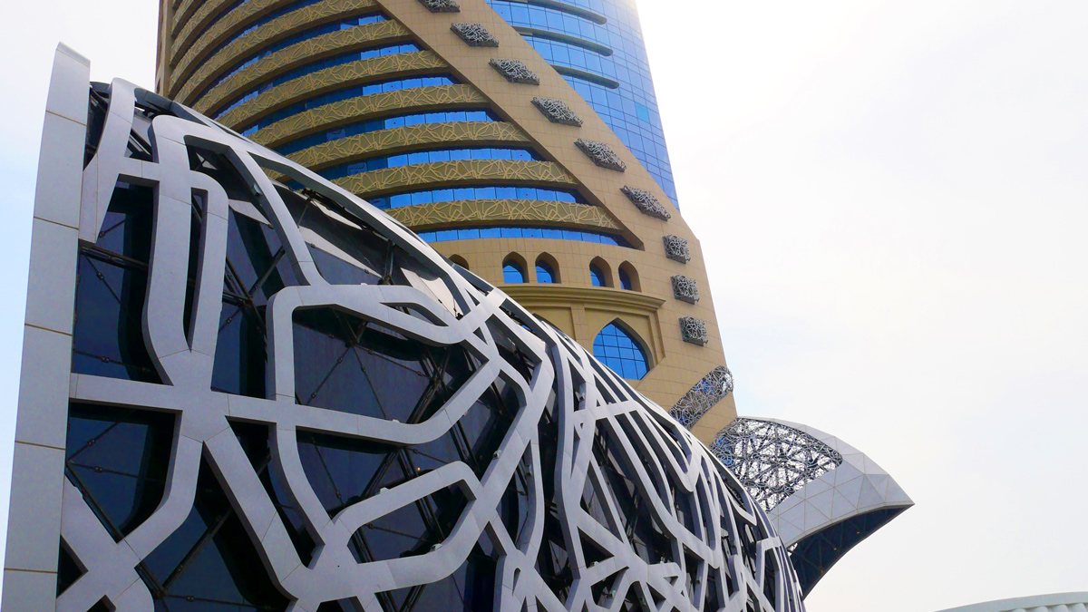 Spektakuläre Architektur in Falkenform: Das neue Mondrian Hotel in Doha. Foto JW
