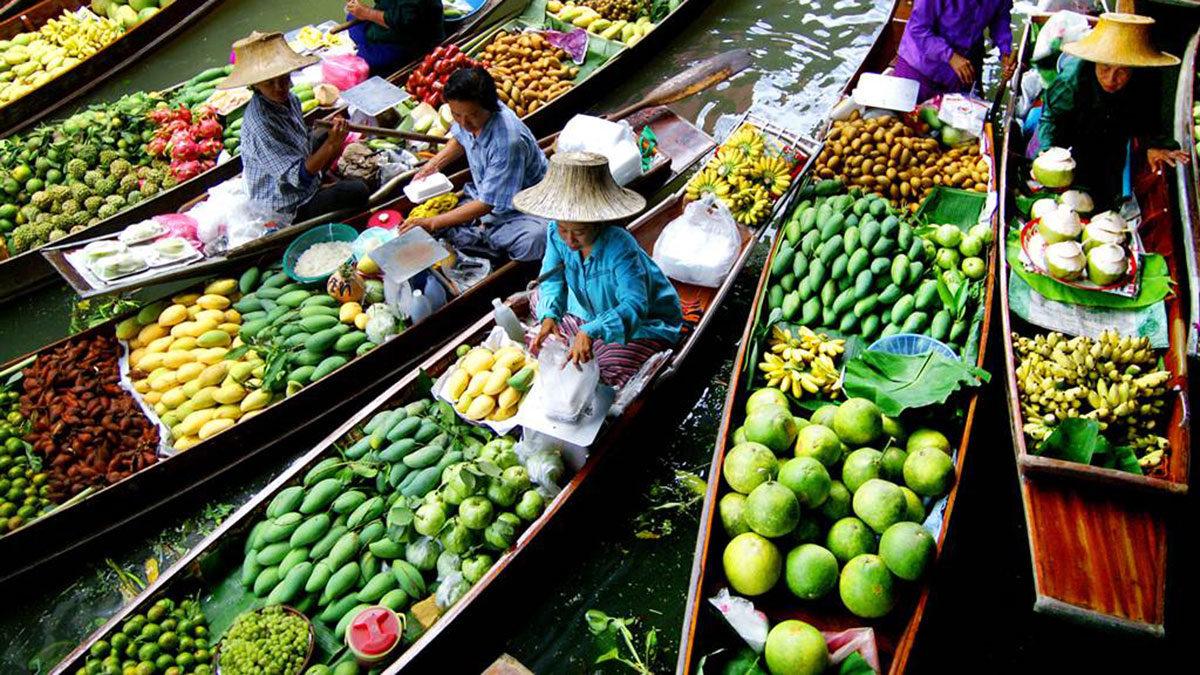 Floating Market: Früchte und Gemüse dominieren das Angebot.