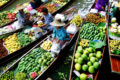 Floating Market: Früchte und Gemüse dominieren das Angebot.