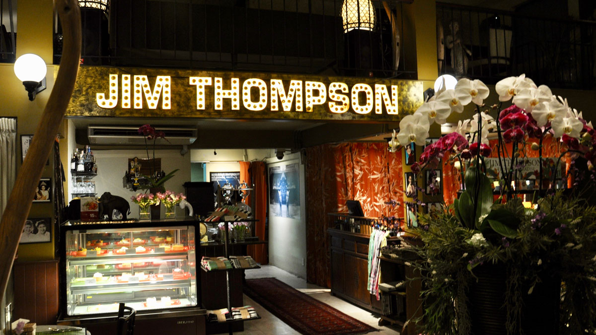 Auch der bekannte Edelshop Jim Thompson hat ein Restaurant in der Surawong Road. Foto WR