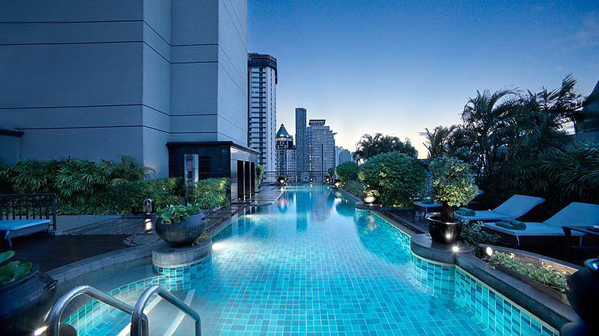 Empfehlenswert: Ein Hotel mit Pool in der heißen Stadt. Schön der Pool im im Banyan Tree