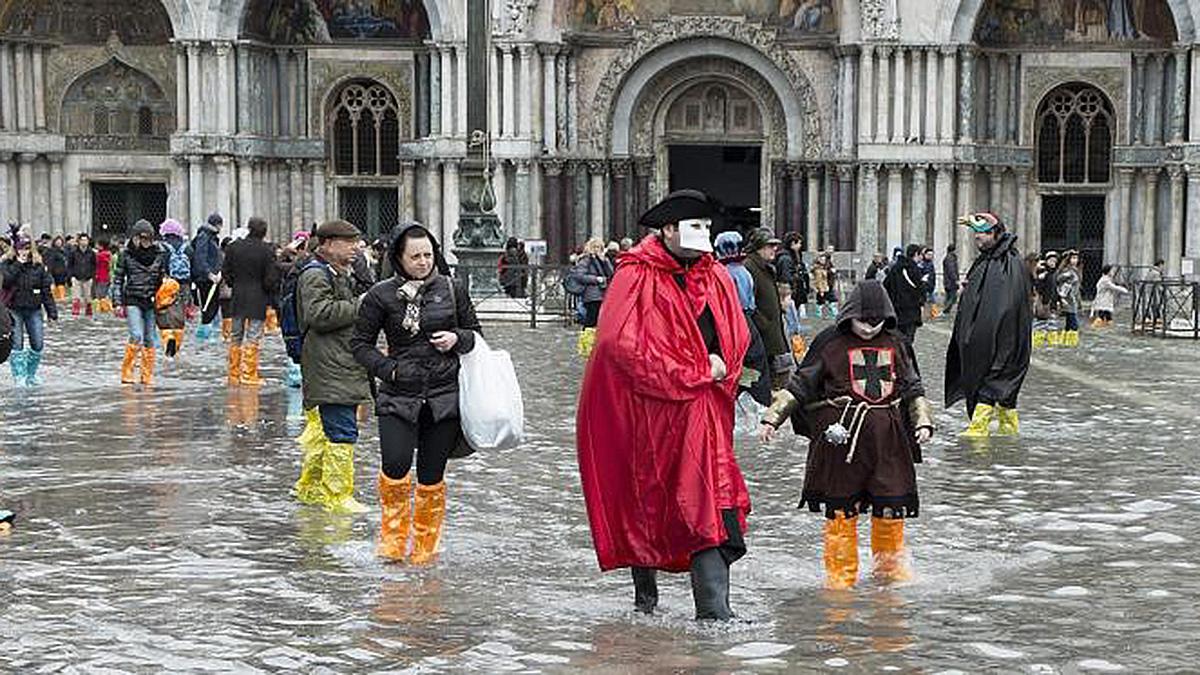Auch das kommt vor: Acqua alta, Hochwasser während des Karnevals. Foto Getty Images