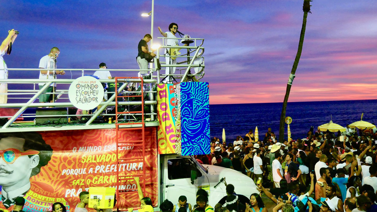 Der Vor-Karneval verläuft entlang einer Route direkt am Meer