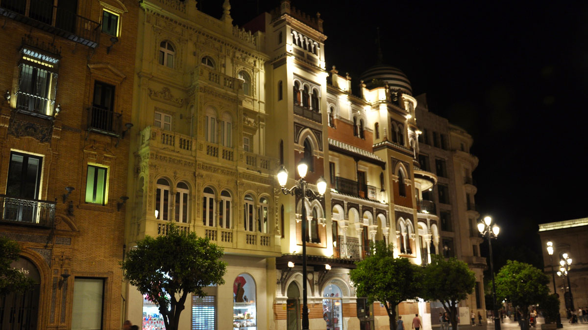 Beeindruckende Fassaden in der Avenida la Constitution. Foto WR