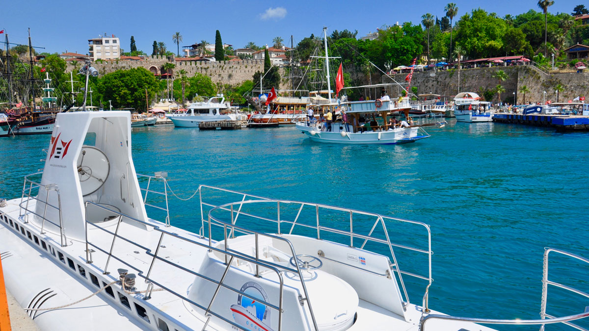 Auch Tauchfahrten sind über Submarine Turkey buchbar