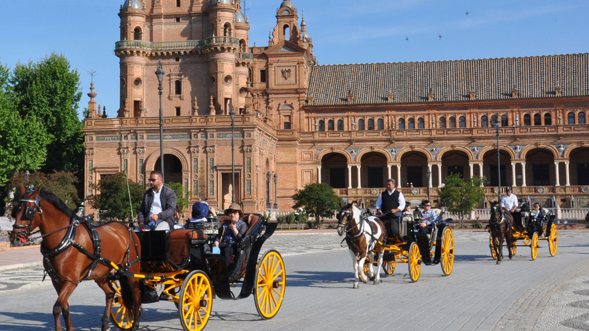 Plaza de España: Auch Stadtrundfahrten mit Kutschen sind möglich. Foto WR