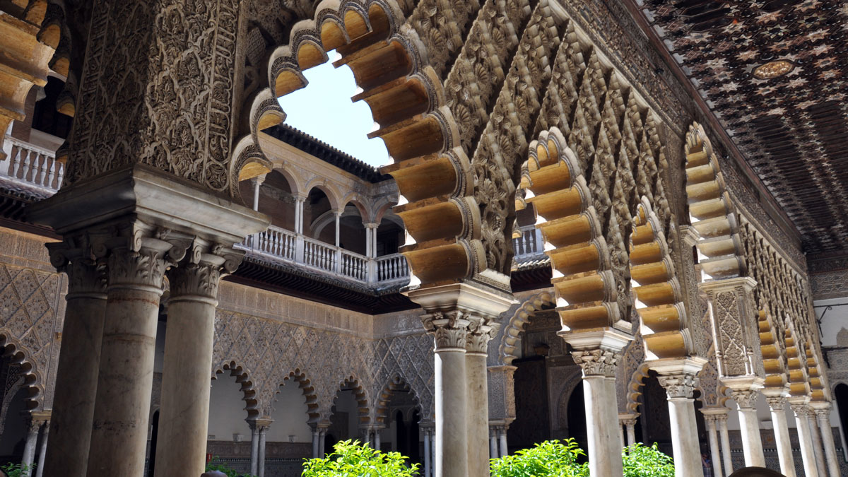 Eindrucksvolle Mudéjar-Architektur in den Arkadengängen des Alcázar. Foto WR