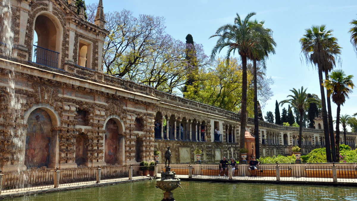 Eine Oase inmitten der Stadt: Der prachtvolle Garten mit Wasserbecken und Springbrunnen im Alcázar. Foto WR