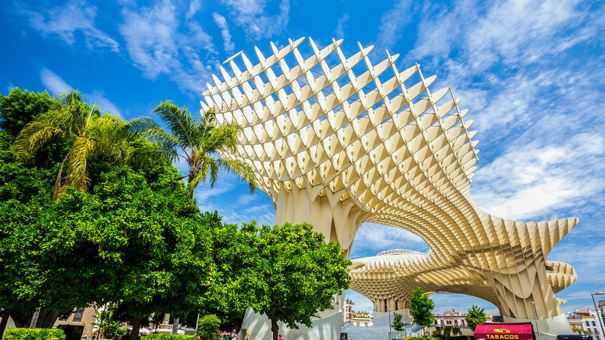 Attraktion in Sevilla: Der Metropol Parasol, größte Holzkonstruktion der Welt. Foto iStock.com/vichie