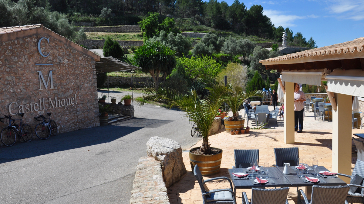 Castell Miquell: Ein herrlicher Platz um Weine zu Probieren. Foto Hvf