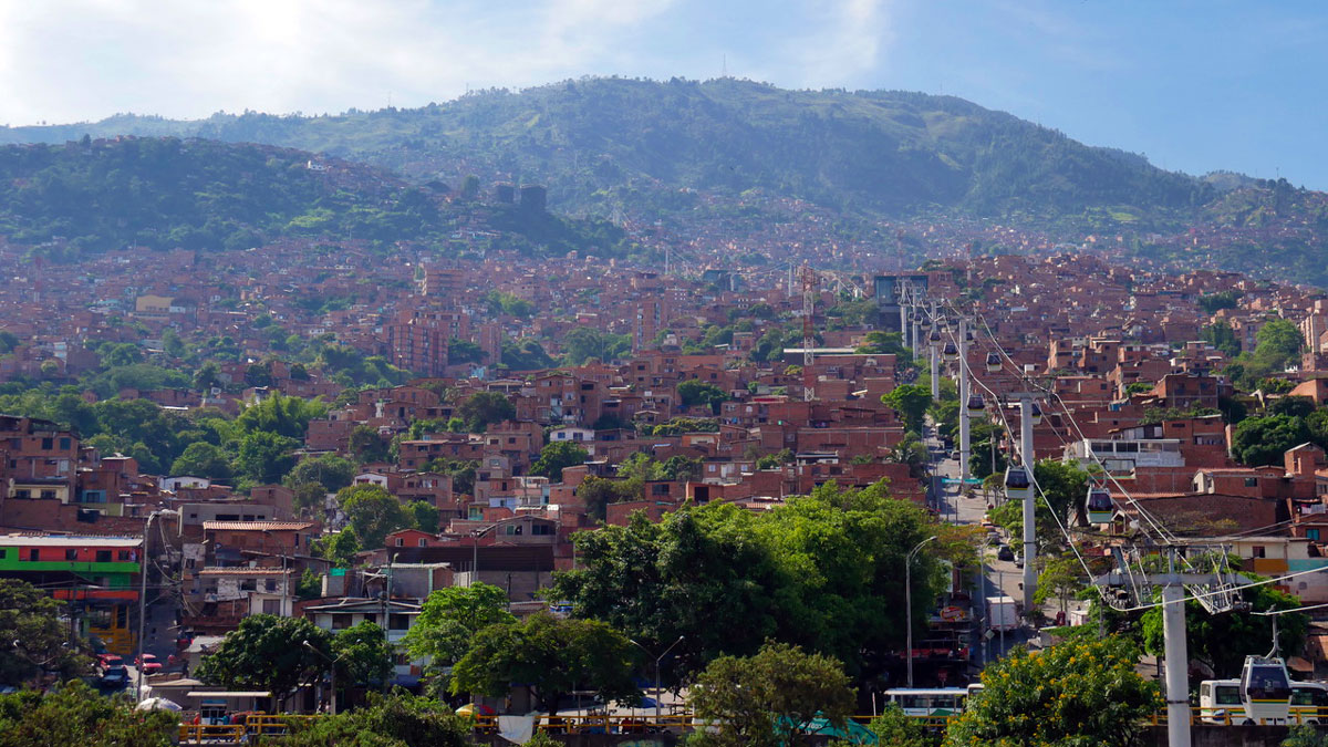 Seit 2004 verbindet diese Seilbahn verschiedene Viertel in Medellin