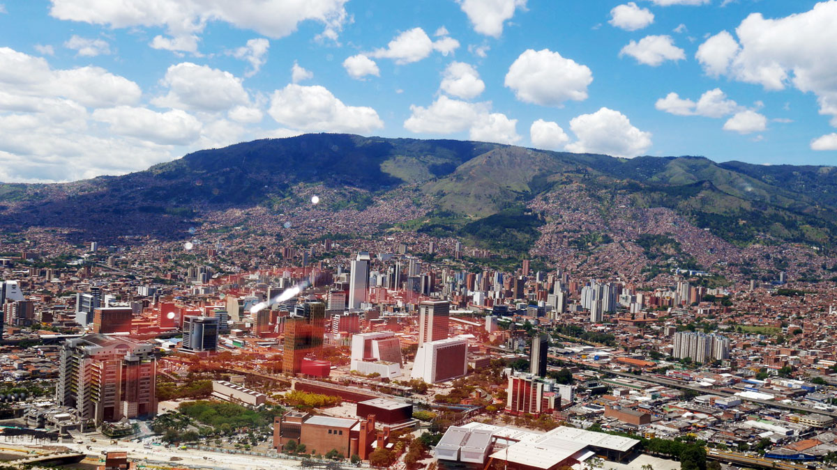 Blick aus dem Helicopter auf das Tal von Medellin