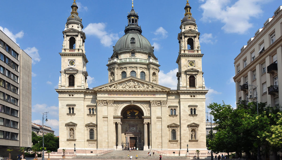 Die St. Stephans-Basilika. Platz für 8500 Gläubige.