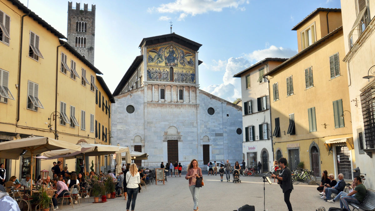 Lucca. Basilica di San Frediano: Romanische Kirche mit Mosaik „Christi Himmelfahrt" an der Fassade. Foto WR