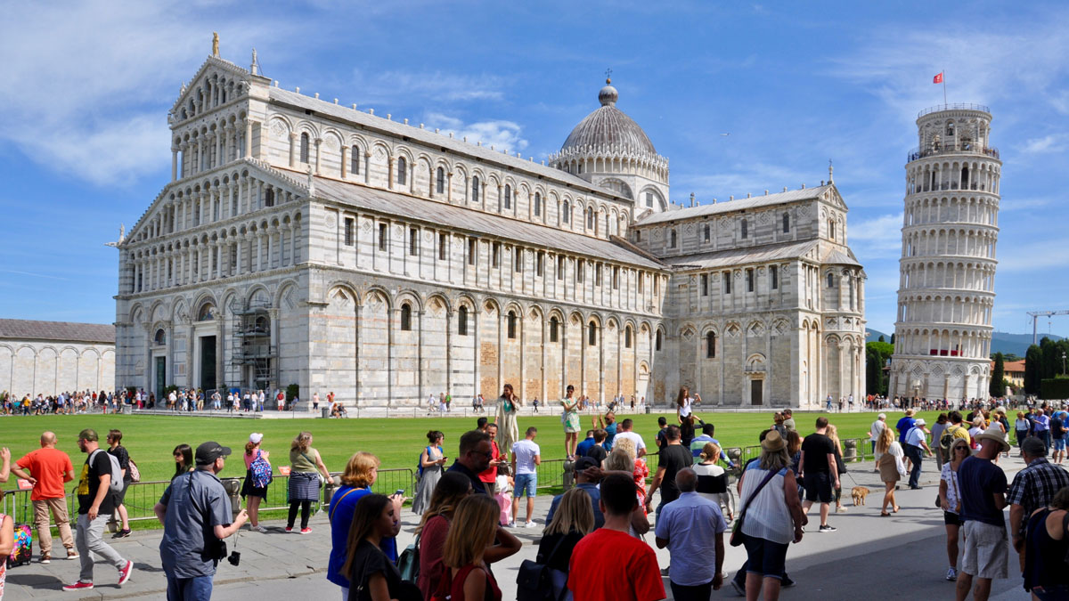 Millionen Touristen besuchen den 56 Meter hohen schiefen Turm von Pisa (vier Meter aus der vertikalen Achse). Foto WR
