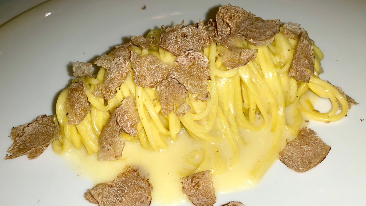 Lucca. „Peperosa": Köstliche Pasta mit weißen Trüffeln Foto WR