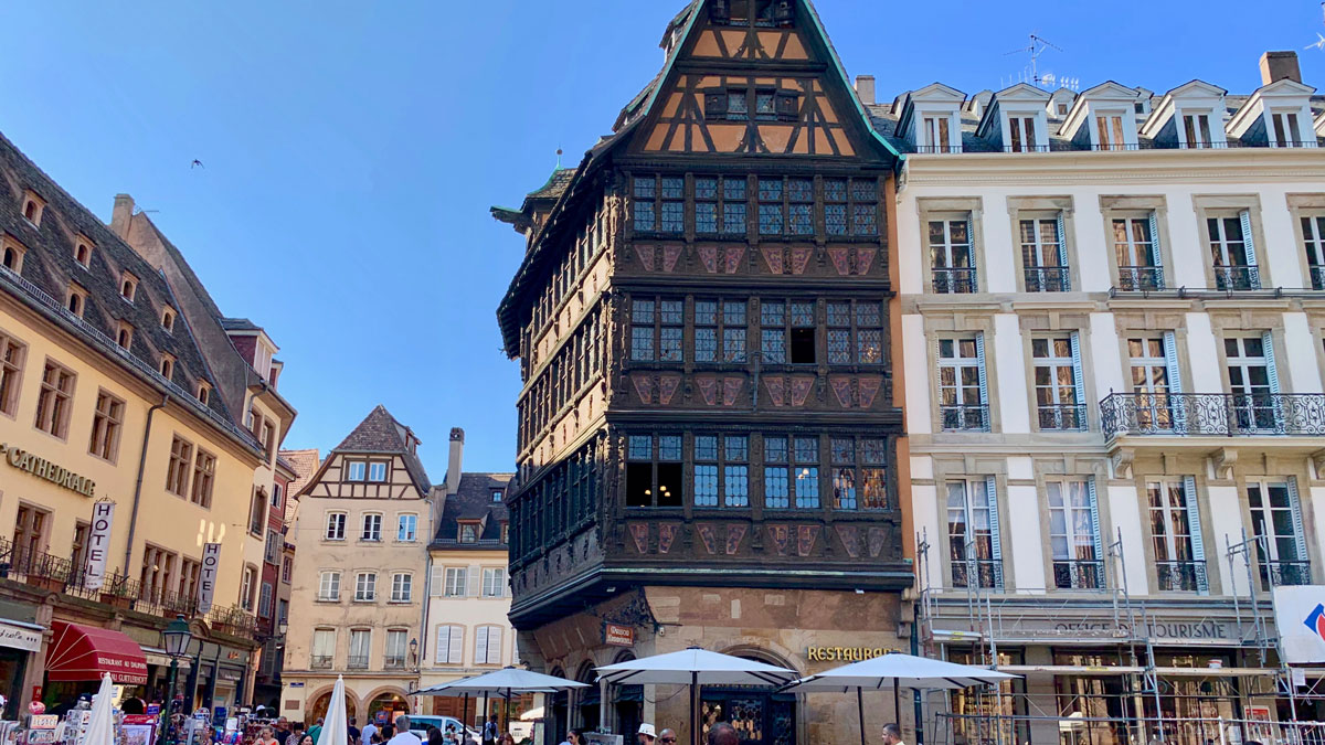 Das „Maison Kammerzell“ schönstes Fachwerkhaus – Weinstuben und Restaurants auf drei Stockwerken Foto WR