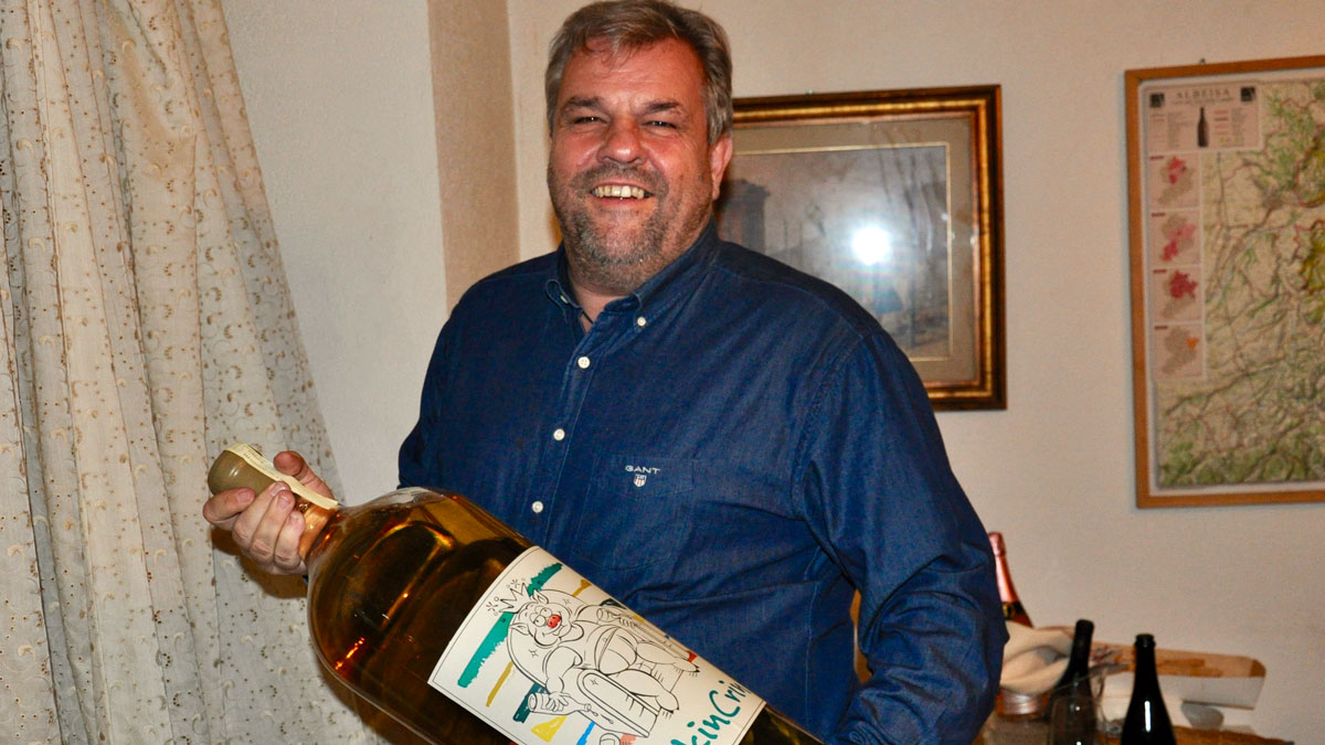 Winzer Martin Hartweg, Neive: „Die 12 Liter Flasche DrinkinCrin für den besonderen Anlass. Foto WR
