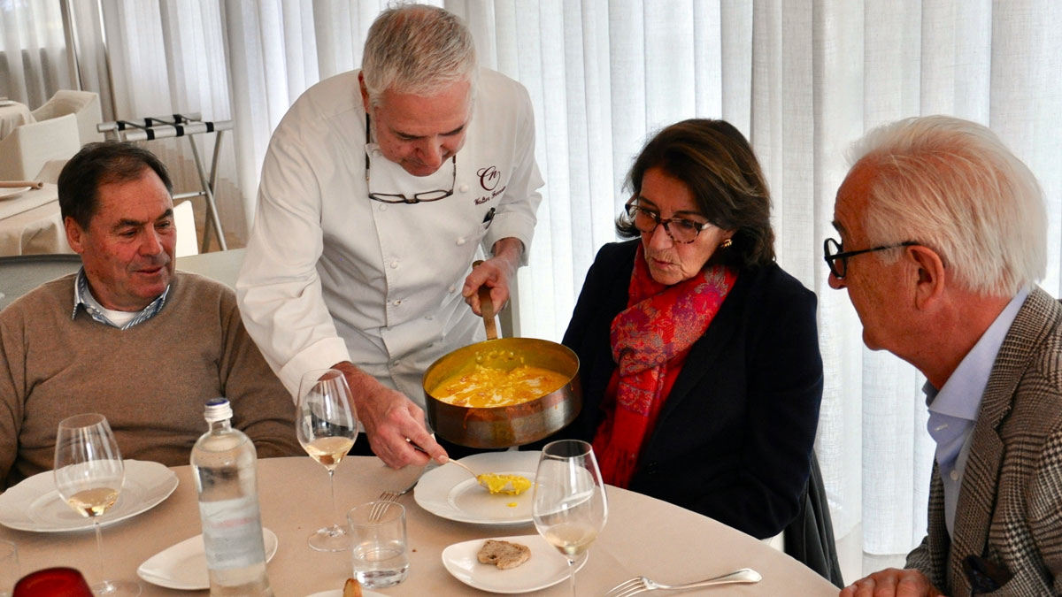 Il Cascinale Nuovo: Küchenchef Walter Ferretto serviert ein außergewöhnliches Reis-Kürbisrisotto. Foto WR