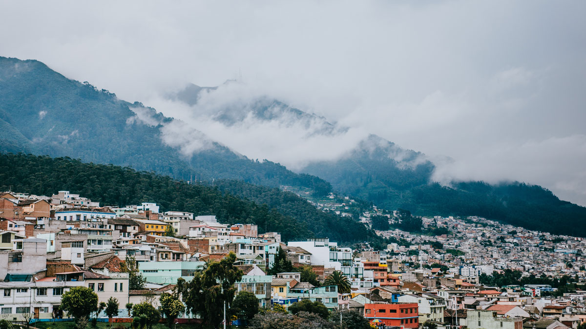Quito - die Stadt zwischen den Bergen.