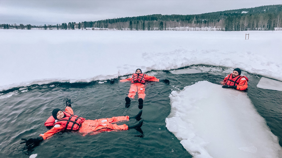 Floaten bei 0° Wassertemperatur. Foto Inna Hemme