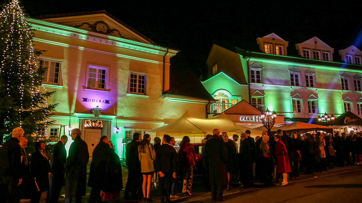 Das Parkhotel Idar-Oberstein, festlich illuminiert. Foto PeoplePicture