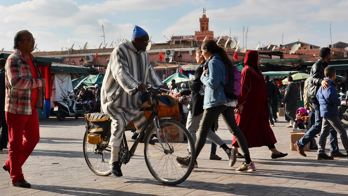 Djemaa el Fna: Teetrinken auf der Terrasse des Café de France und das pulsierende Leben vorbei ziehen lassen. Foto WR