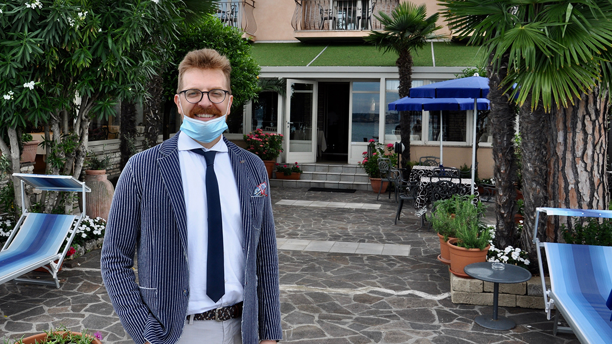 Herzlicher Gastgeber: Carlo Visani empfängt seine Gäste im Hotel Marconi persönlich Foto WR