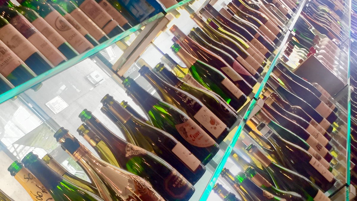 Flaschenparade in der Rutz Weinbar. Foto JW
