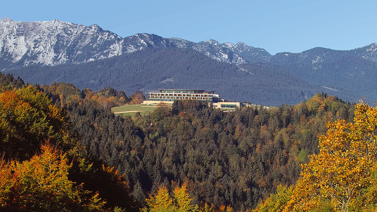 Kempinski Hotel Berchtesgaden - Außenansicht Herbst