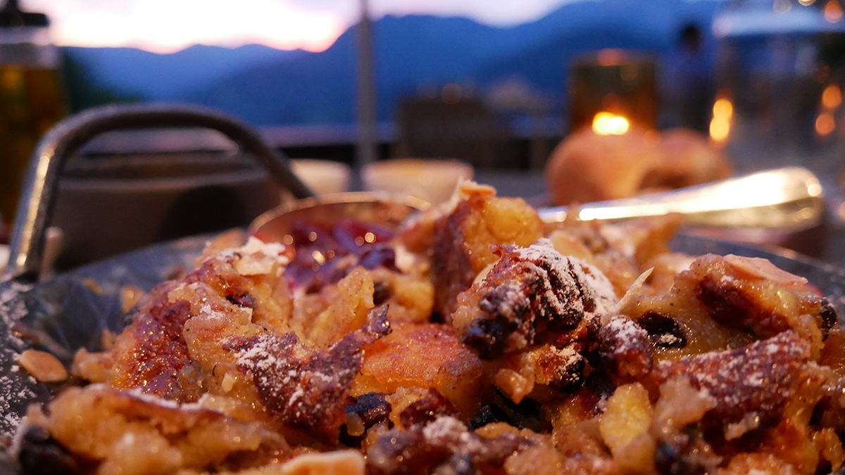 Der beste Kaiserschmarren vor der schönsten Kulisse im "Johann Grill"