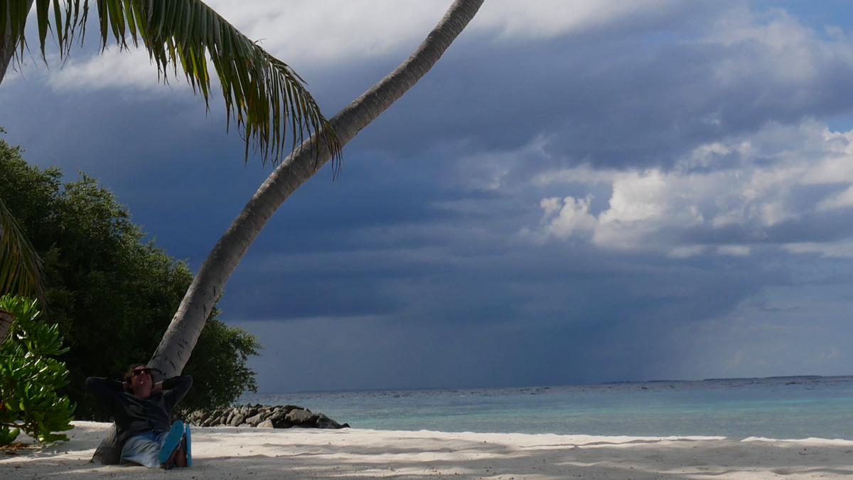 Strandsituation auf dem Baa Atoll. Foto: Jürgen Wenzel