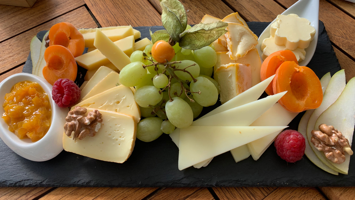 Nachmittags-Snack zum Wein: Eine „kleine“ Käseplatte Foto WR