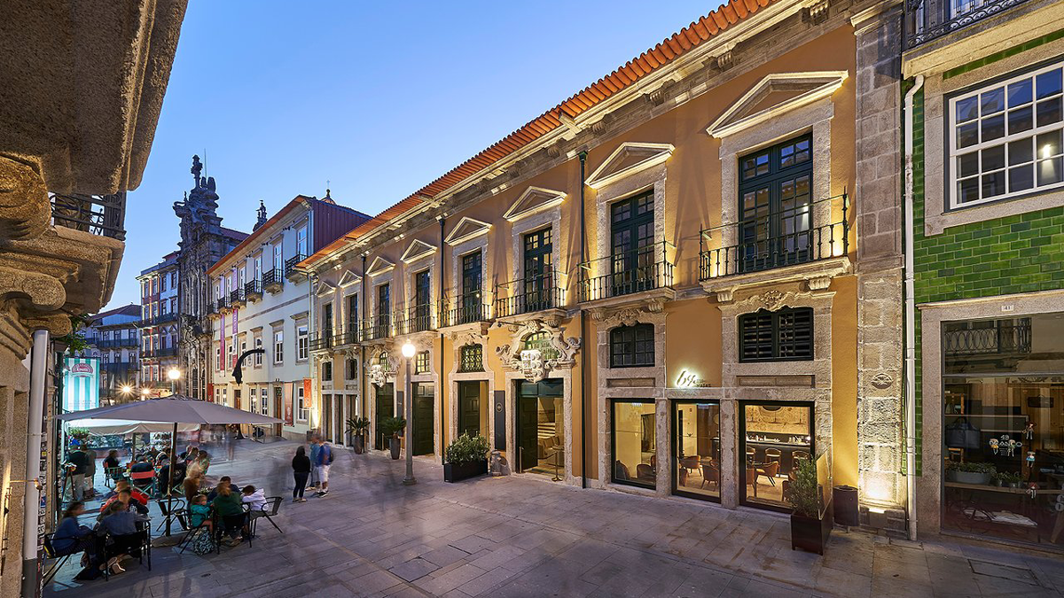 Hotel Porto Bay in der Fußgängerzone. Das Bistro Flores im Hotel gehört zu den besten Adressen. Foto Porto Bay
